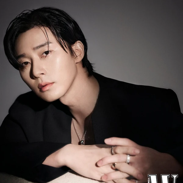 Popular photo full of fans’ love for Park Seojoon