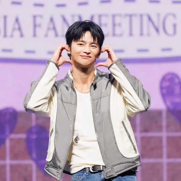 Popular photo full of fans’ love for Seo Inguk