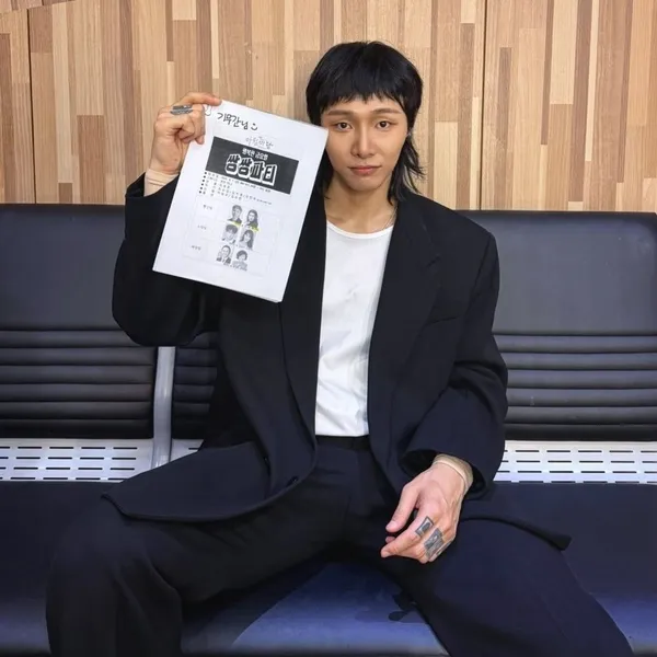 Popular photo full of fans’ love for Ki Moogan