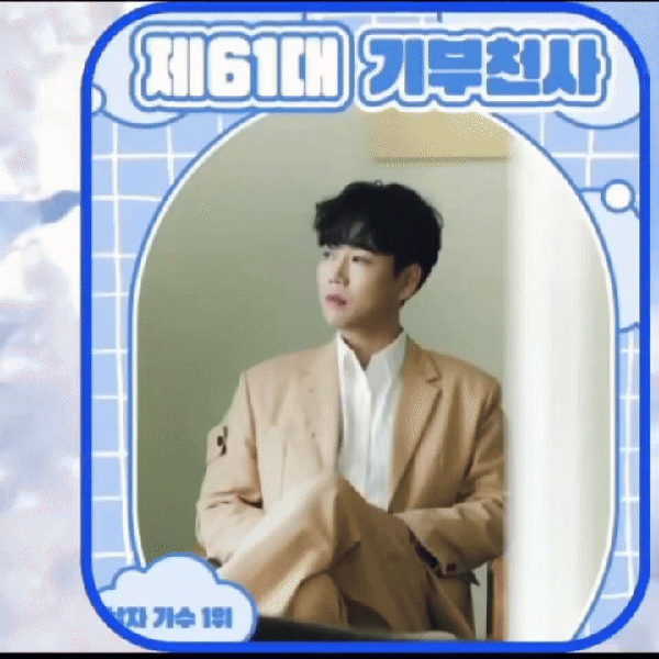 Popular photo full of fans’ love for Hwang Youngwoong