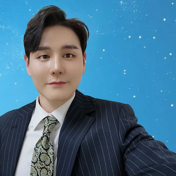 The most loved look of Park Sewook today