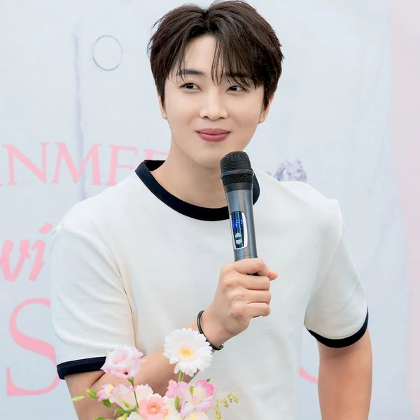 The most loved look of Hwang Yunsung today
