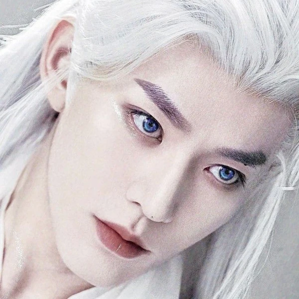 Popular photo full of fans’ love for Deng Wei