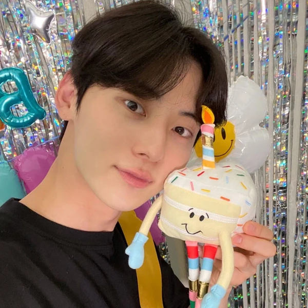 Most popular banner post in Hwang Minhyun's community