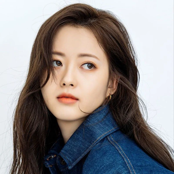 The most loved look of Go Ara today