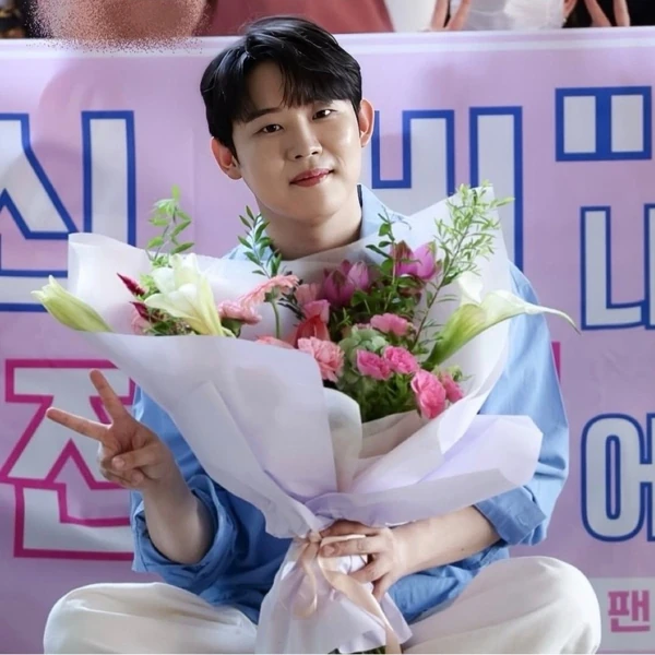 Popular photo full of fans’ love for Jinuk