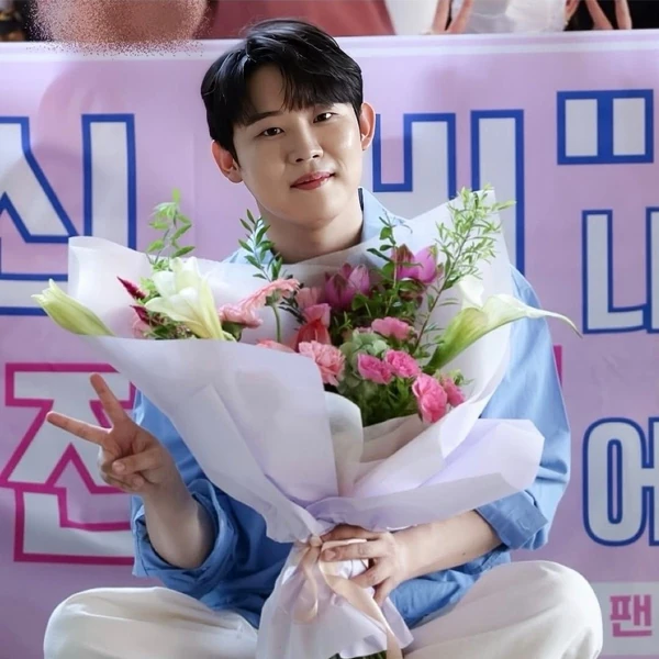 Popular photo full of fans’ love for Jinuk