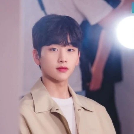 The most loved look of Kim Yoonwoo today