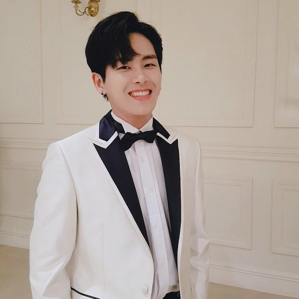 The most loved look of Hoya today