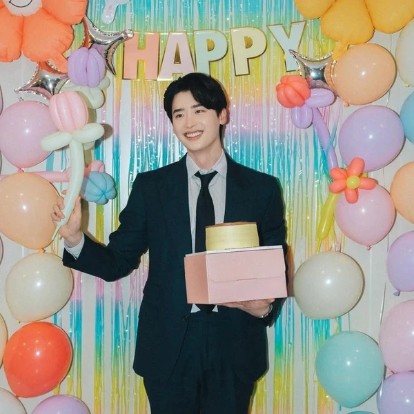The most loved look of Lee Jongsuk today