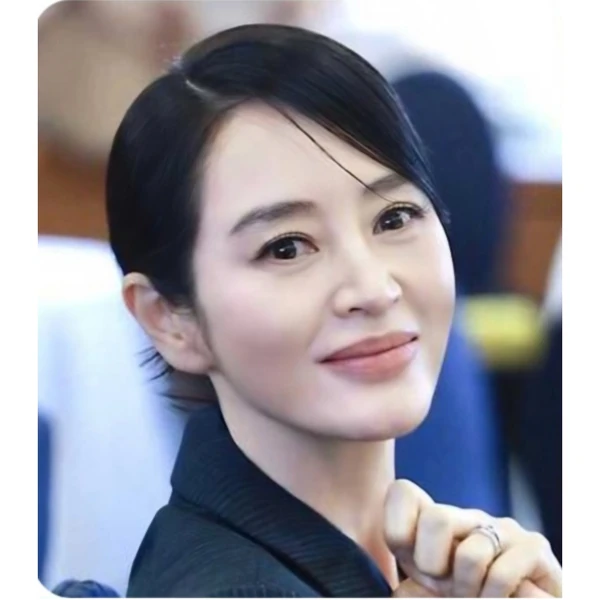 Popular photo full of fans’ love for Kim Hyesoo