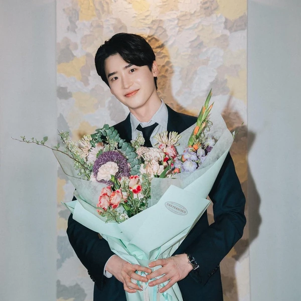 The most loved look of Lee Jongsuk today