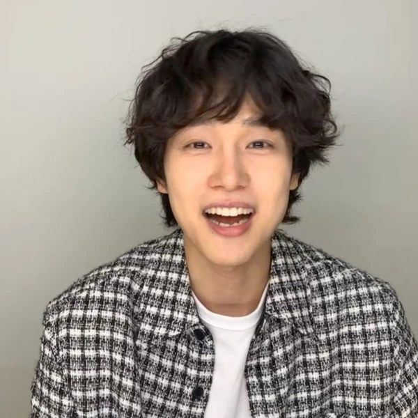 The most loved look of Kang Youseok today