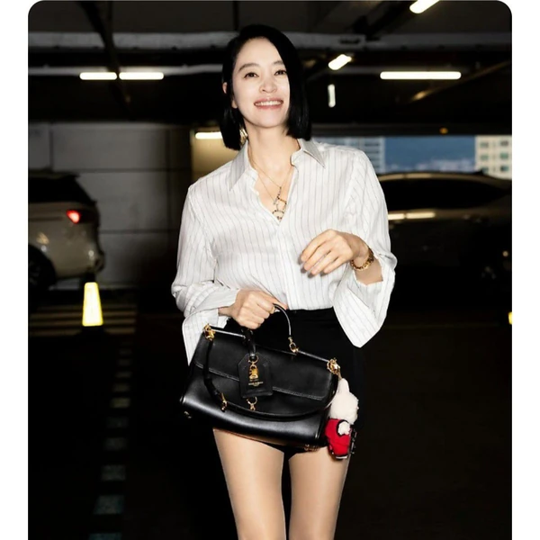 Popular photo full of fans’ love for Kim Hyesoo