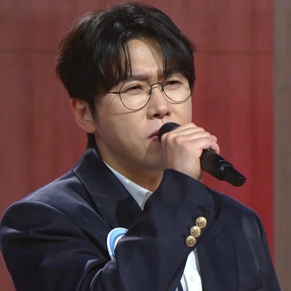 Popular photo full of fans’ love for Chungil