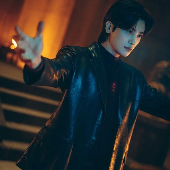 Popular photo full of fans’ love for Park Hyungsik