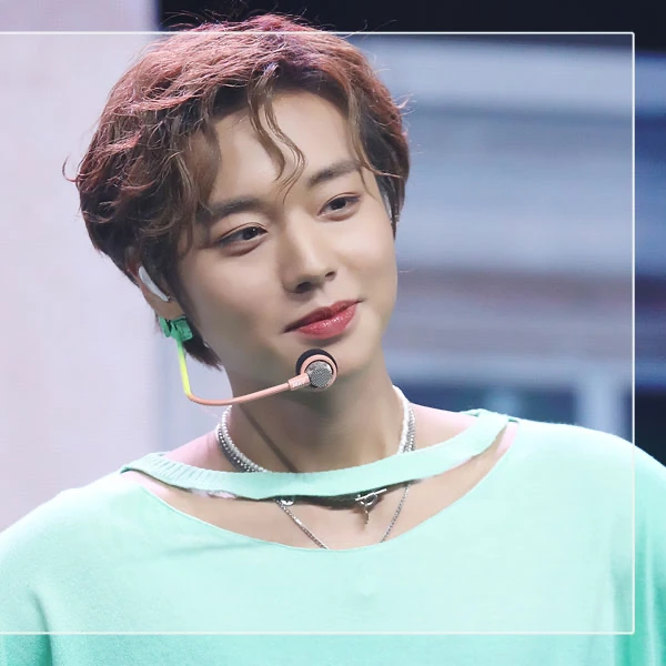 Popular photo full of fans’ love for Park Jihoon