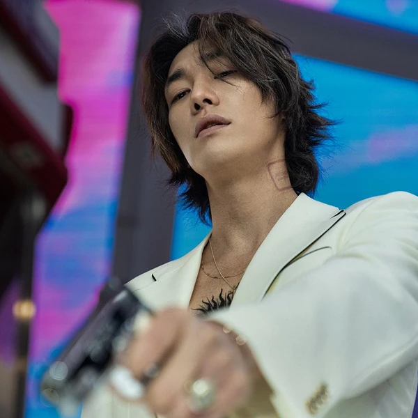 The most loved look of Kim Youngkwang today