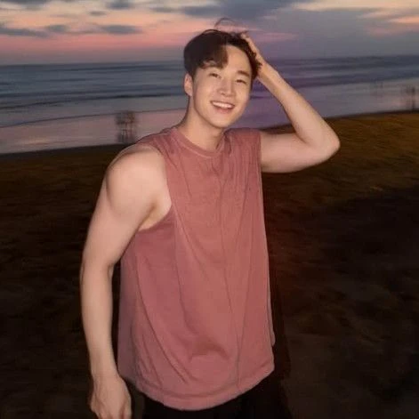 Popular photo full of fans’ love for Henry