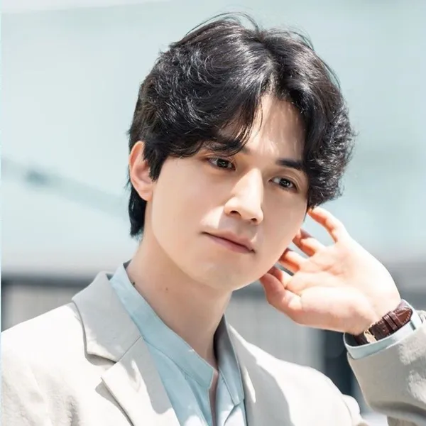 Foto populer Lee Dongwook yang penuh cinta dari penggemar