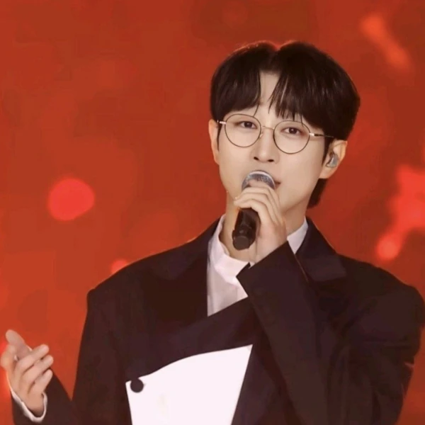 The most loved look of An Sunghoon today