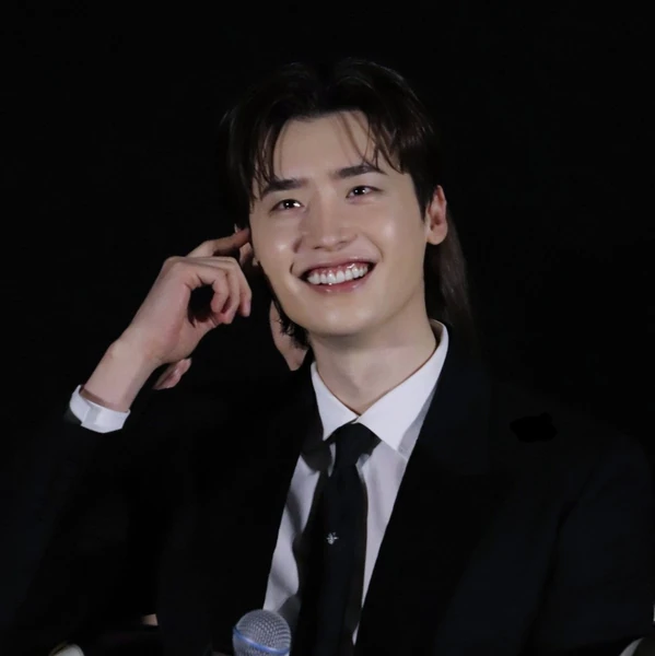 The most loved look of Lee Jongsuk today
