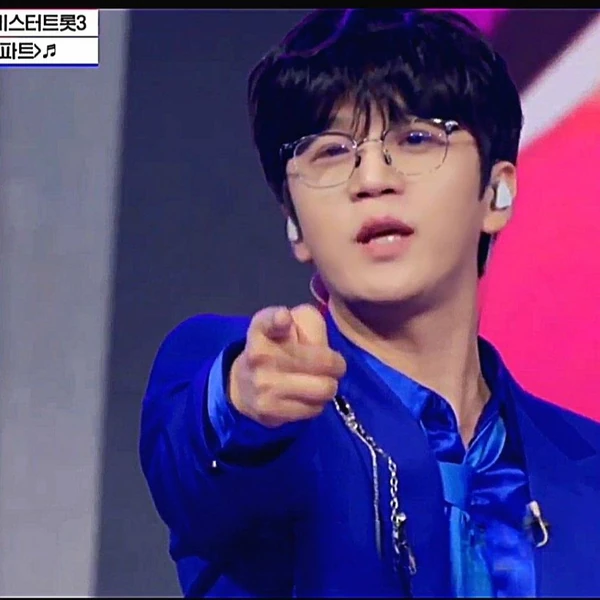 充滿粉絲愛的Park Jihoo (Mr. Trot 3)人氣照片
