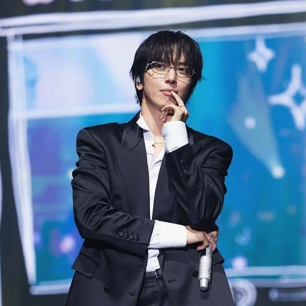 The most loved look of Jung Yonghwa today