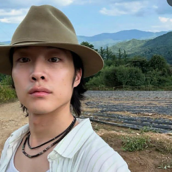 The most loved look of Lee Jongwon today