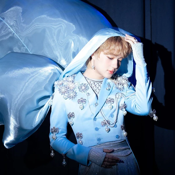 Popular photo full of fans’ love for NuNew