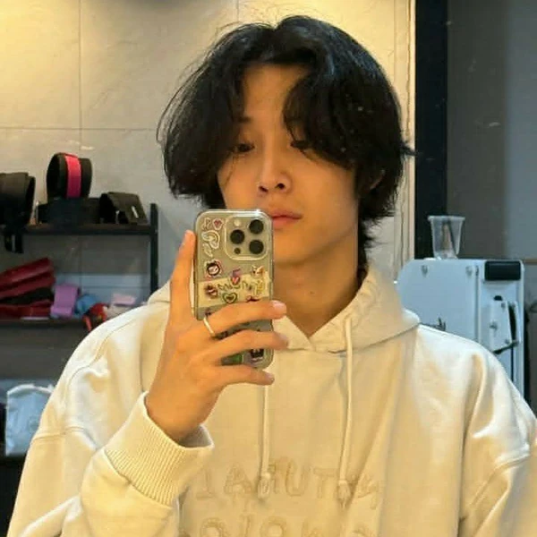 Popular photo full of fans’ love for Lee Jongwon