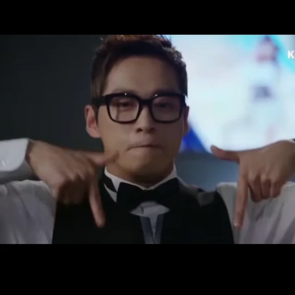 The most loved look of Namkoong Min today