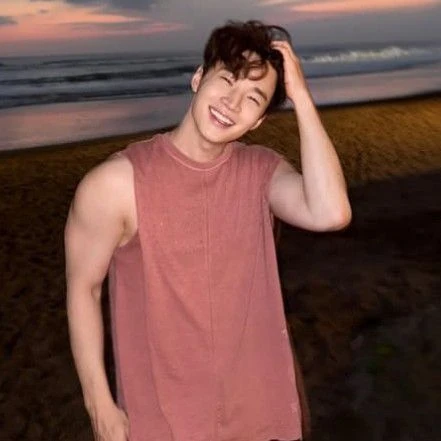 Popular photo full of fans’ love for Henry