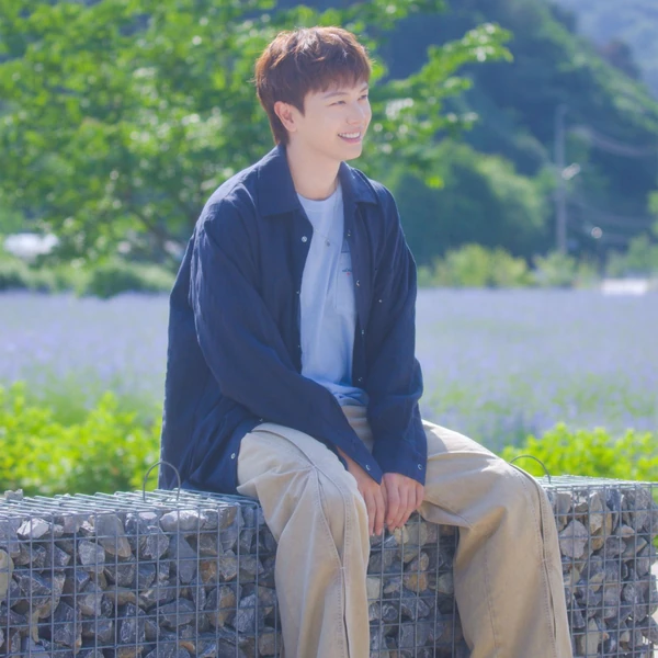 Popular photo full of fans’ love for Yook Sungjae