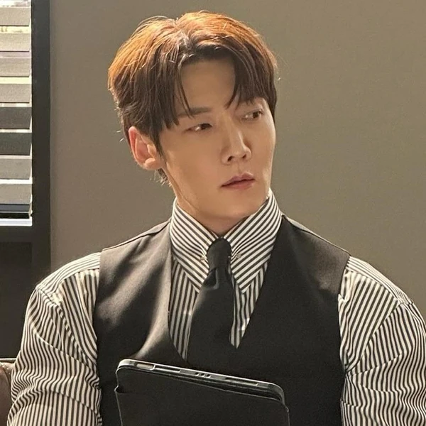 The most loved look of Choi Jinhyuk today