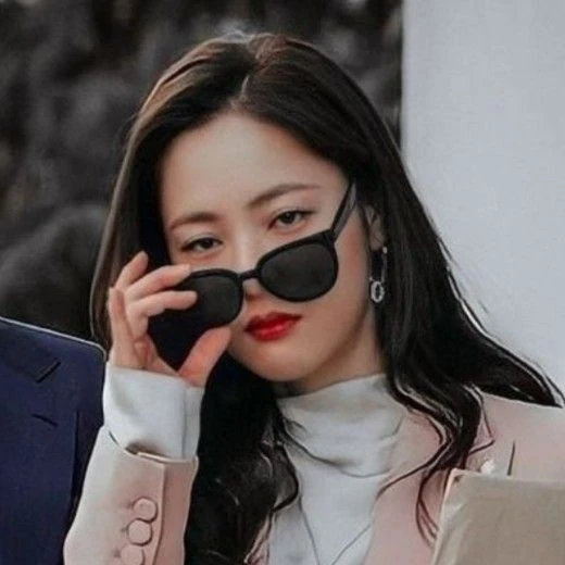 The most loved look of Jeon Yeobeen today