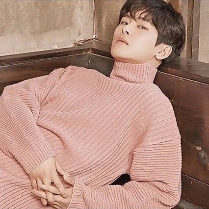 Popular photo full of fans’ love for Hoya