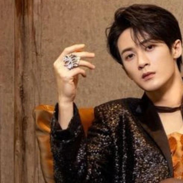 Popular photo full of fans’ love for Tan Jianci