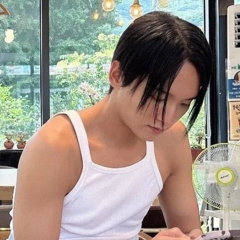 Popular photo full of fans’ love for Choi Hojong