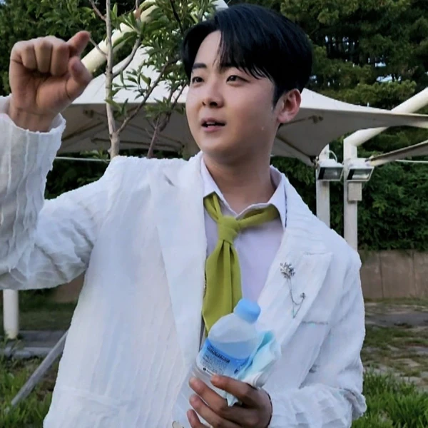 Popular photo full of fans’ love for Park Minsu