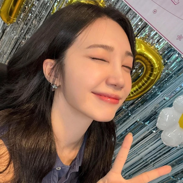 The most loved look of Jung Eunji today
