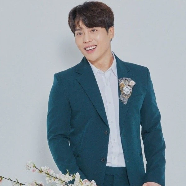 Popular photo full of fans’ love for Mooryong