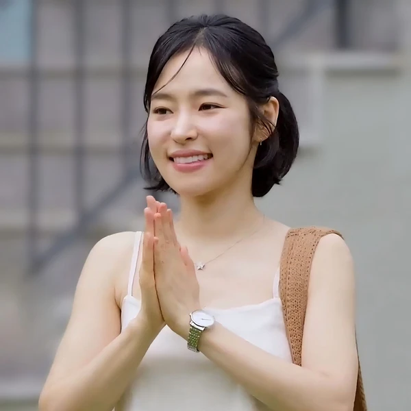 The most loved look of Hong Ja today