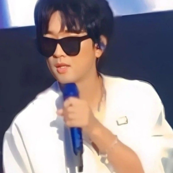 The most loved look of Bak Changgeun today