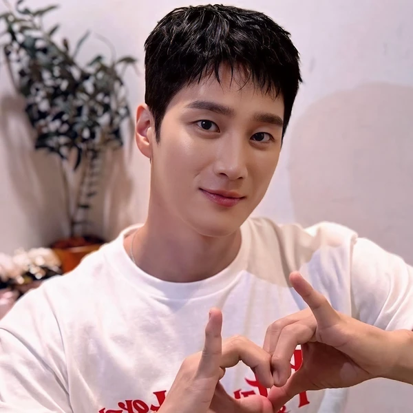 Popular photo full of fans’ love for Ahn Bohyun