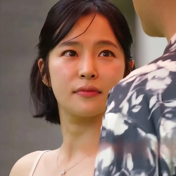 The most loved look of Hong Ja today