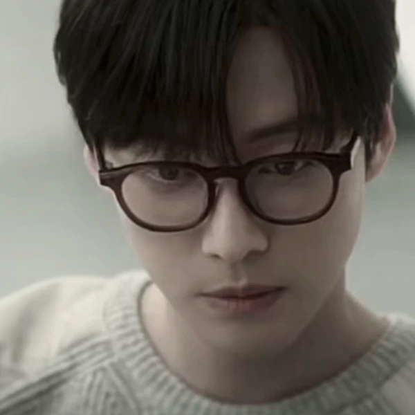 Popular photo full of fans’ love for Namkoong Min