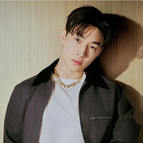 Popular photo full of fans’ love for Henry
