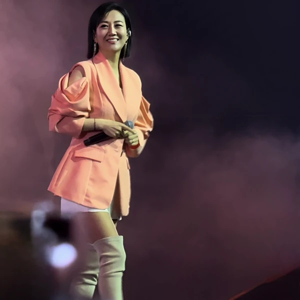 The most loved look of Jang Yoonjeong today