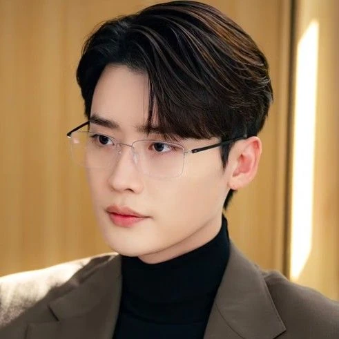 The most loved look of Lee Jongsuk today